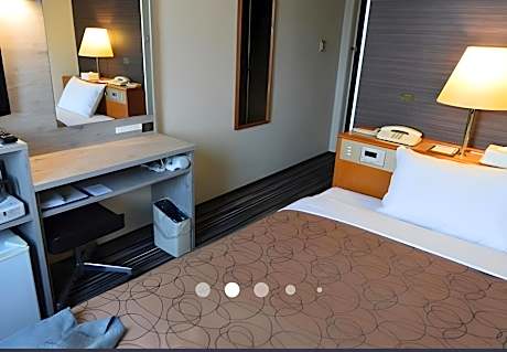 Small Twin Room - Non-Smoking
