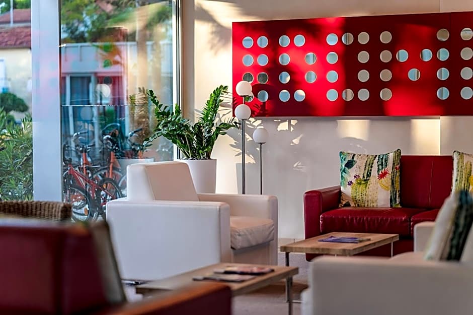 Domino Suite Hotel & Residence