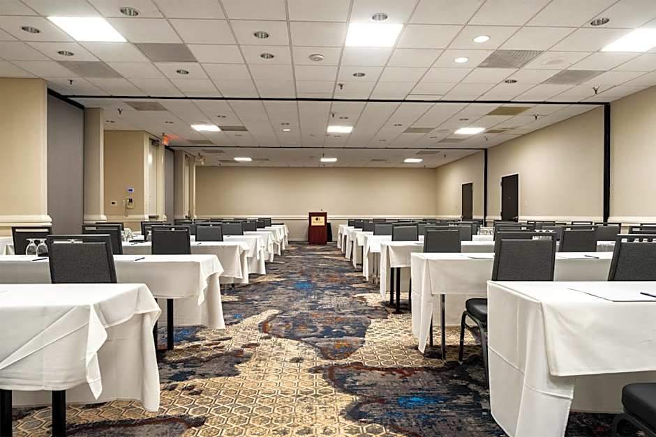 DoubleTree By Hilton Houston Hobby Airport