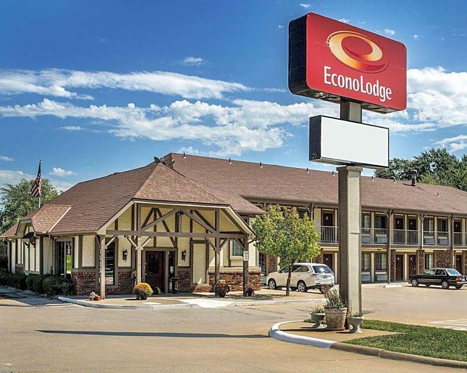 Econo Lodge Lawrence near University