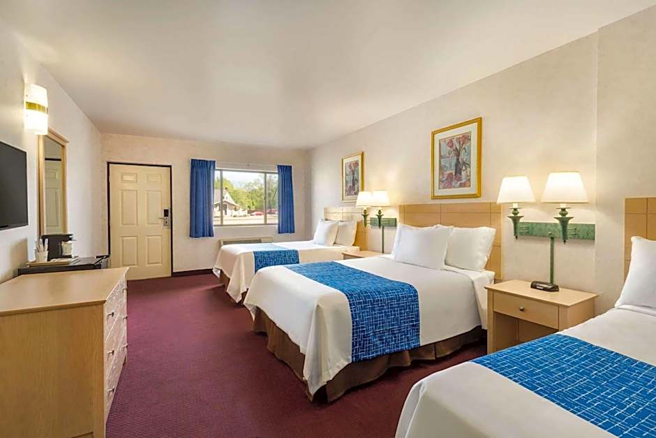 Travelodge by Wyndham Niagara Falls