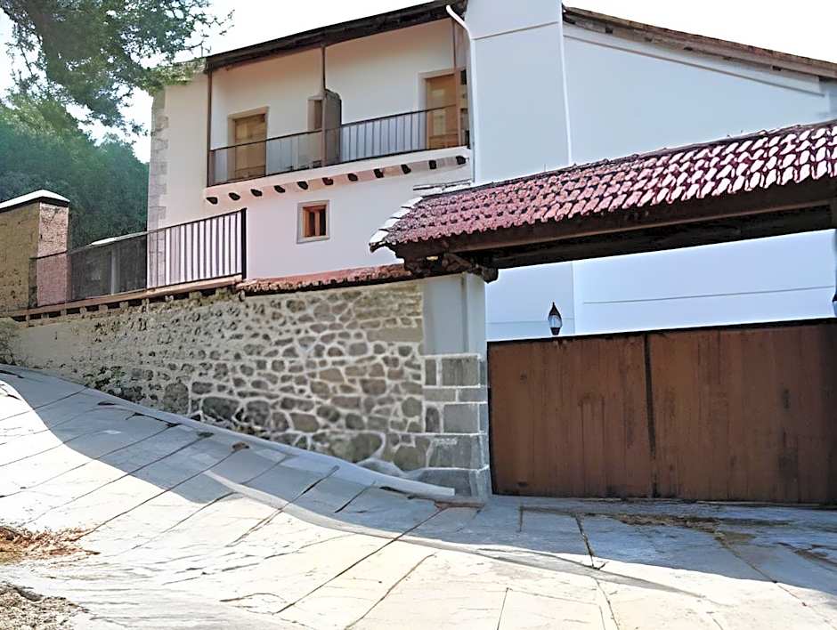 Hotel Cinco Castanos