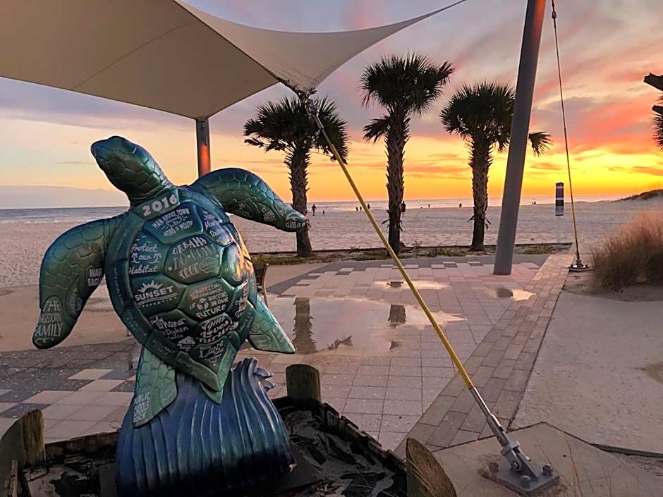 PRIME True Blue Walk to Beach Pool Pets Near The Hangout Parking