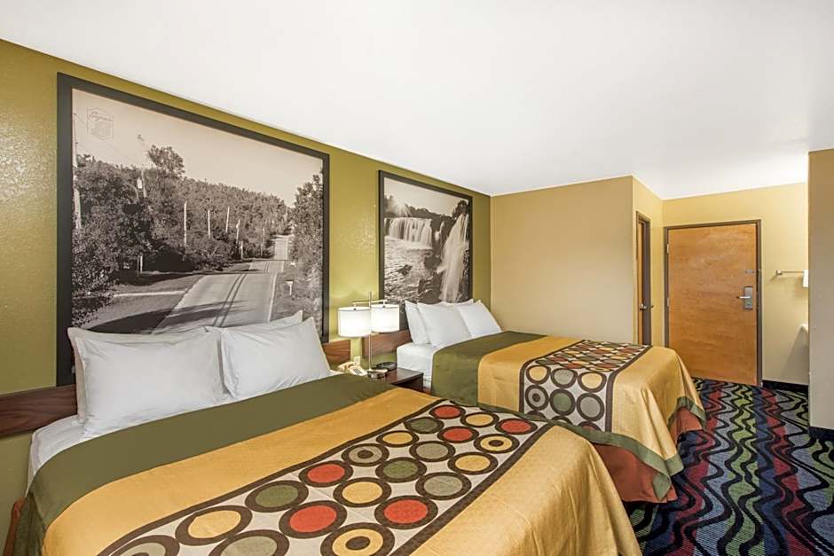 Super 8 by Wyndham Farmington