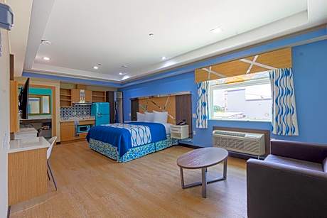 King Bed with Kitchenette