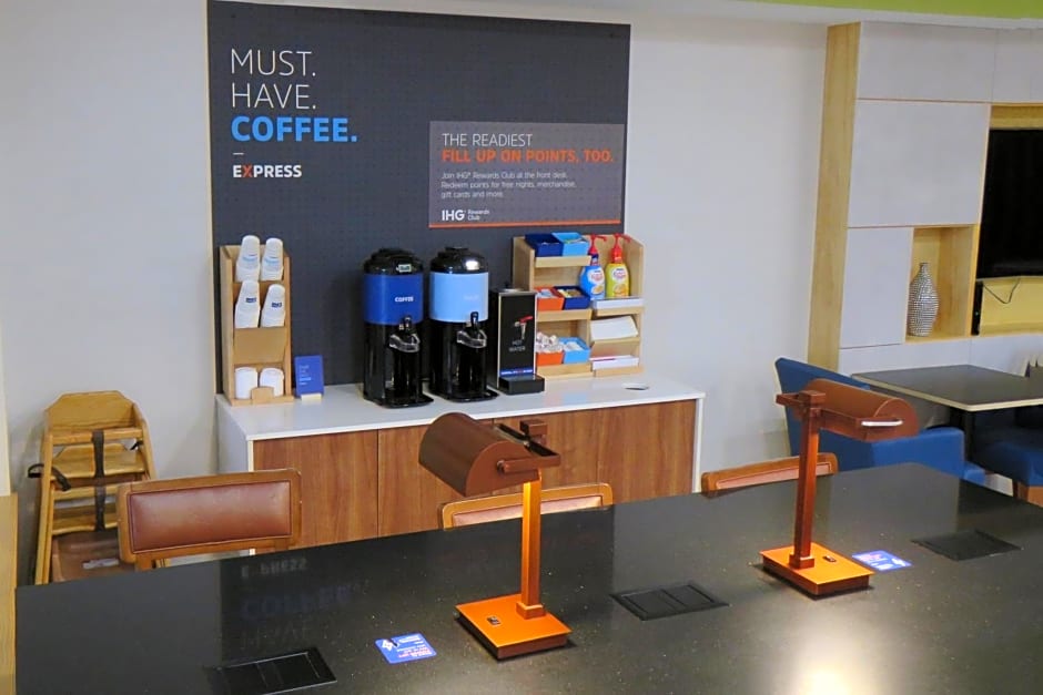 Holiday Inn Express Hotels & Suites Burlington by IHG