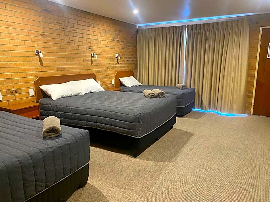 Quays Motel San Remo