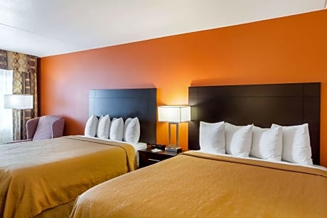 2 Queen Beds, Smoking