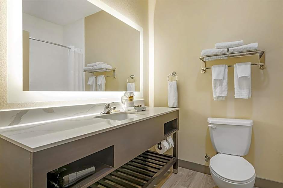 Best Western Plus Monica Royale Inn & Suites