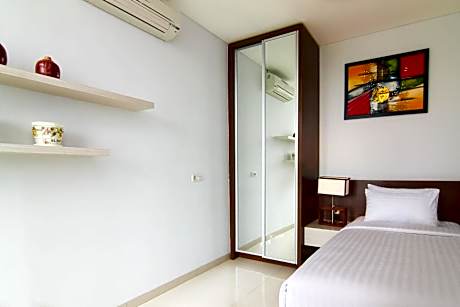 Single Room with Shared Shower and Toilet