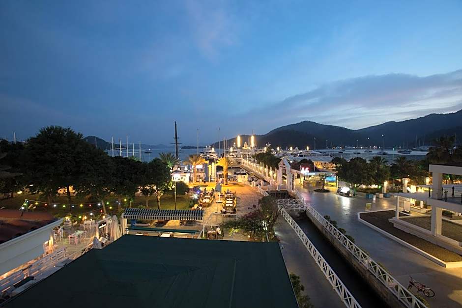 Dedeminn Marina Hotel