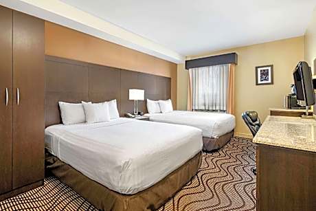 Queen Room with Two Queen Beds Next to Lobby - Non-Smoking