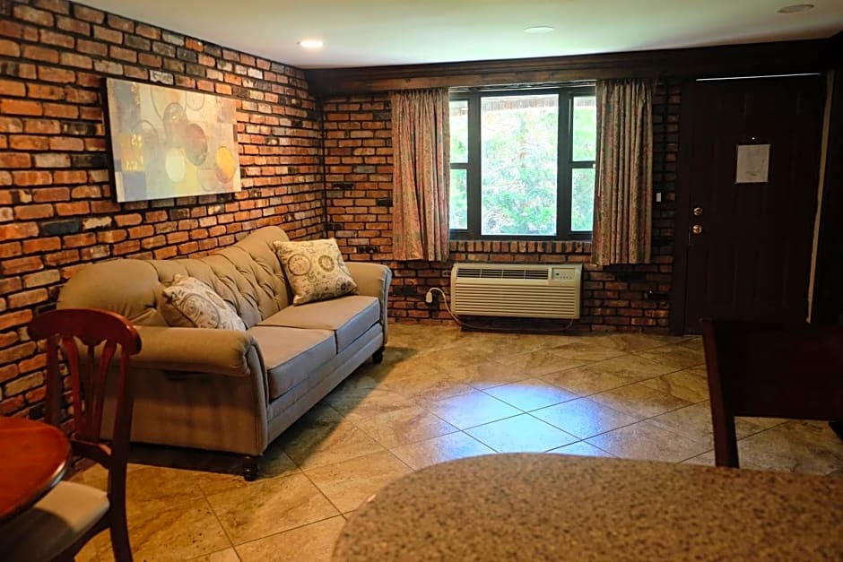 Chalet Inn & Suites