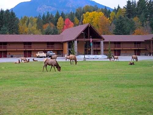 Cowlitz River Lodge