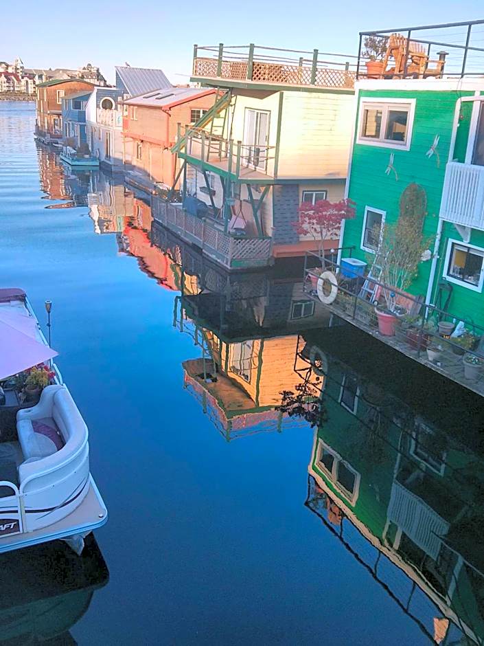 A Float Home B&B in Fisherman’s Wharf
