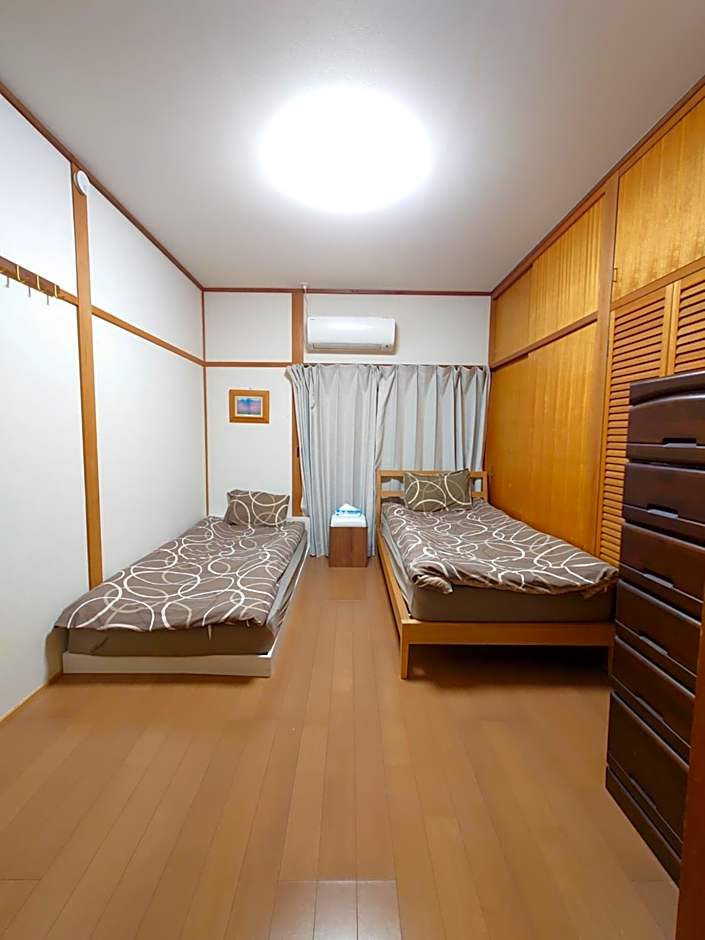 season guest house in nishi shinjuku 100 square meters, 4 bedrooms, 2 living rooms
