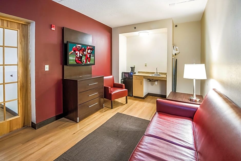 Red Roof Inn PLUS+ Long Island - Garden City