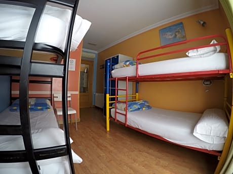 BUNK BED CAPACITY 4 WITH PRIVATE BATHROOM