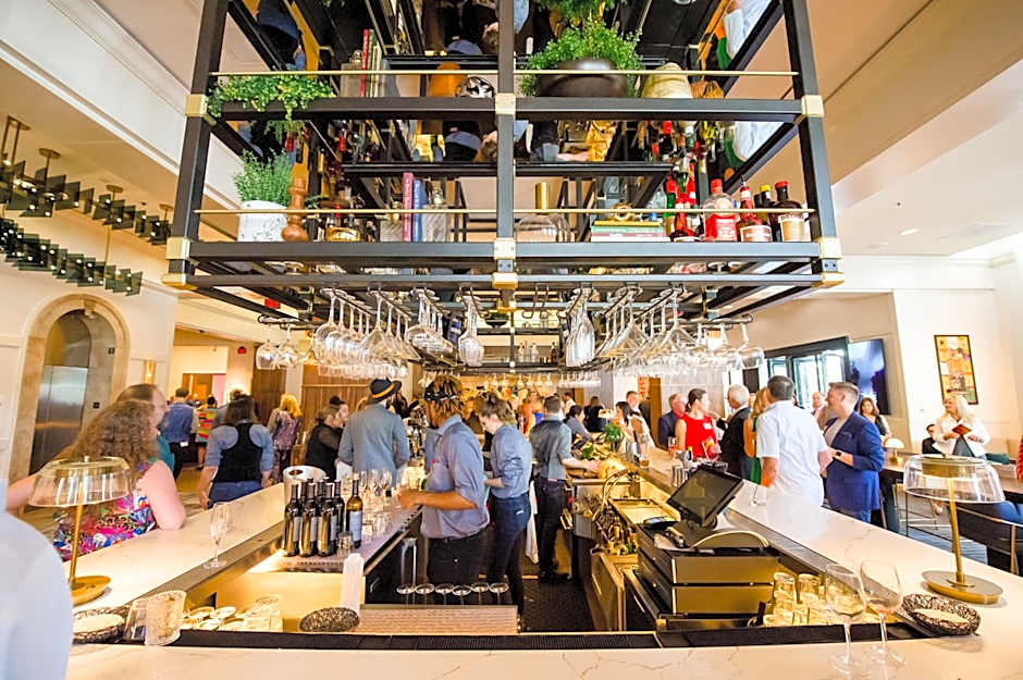 Saint Kate - The Arts Hotel