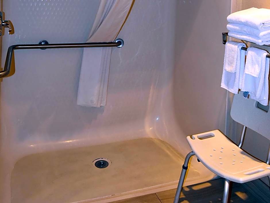 Quality Inn & Suites Brooks Louisville South