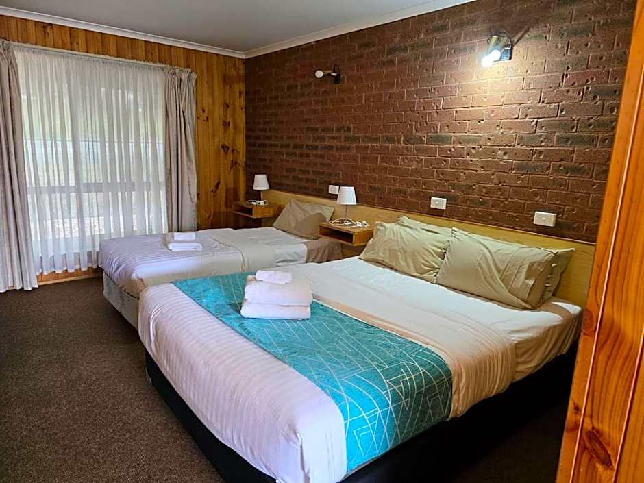Country Roads Motor Inn