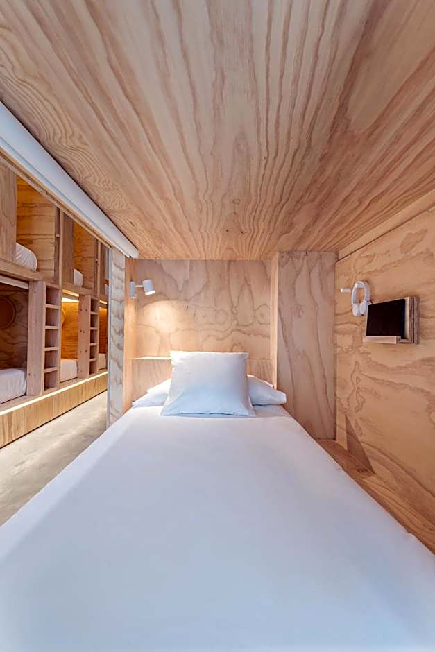 Colo Colo Hostel - Single Private Beds