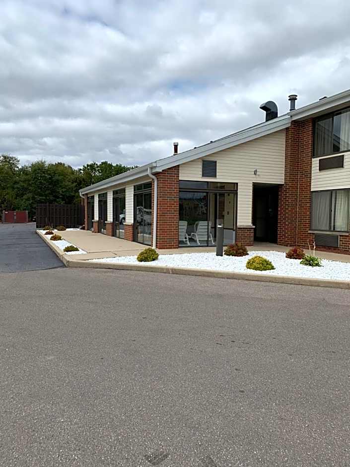 Super 8 by Wyndham Watertown WI