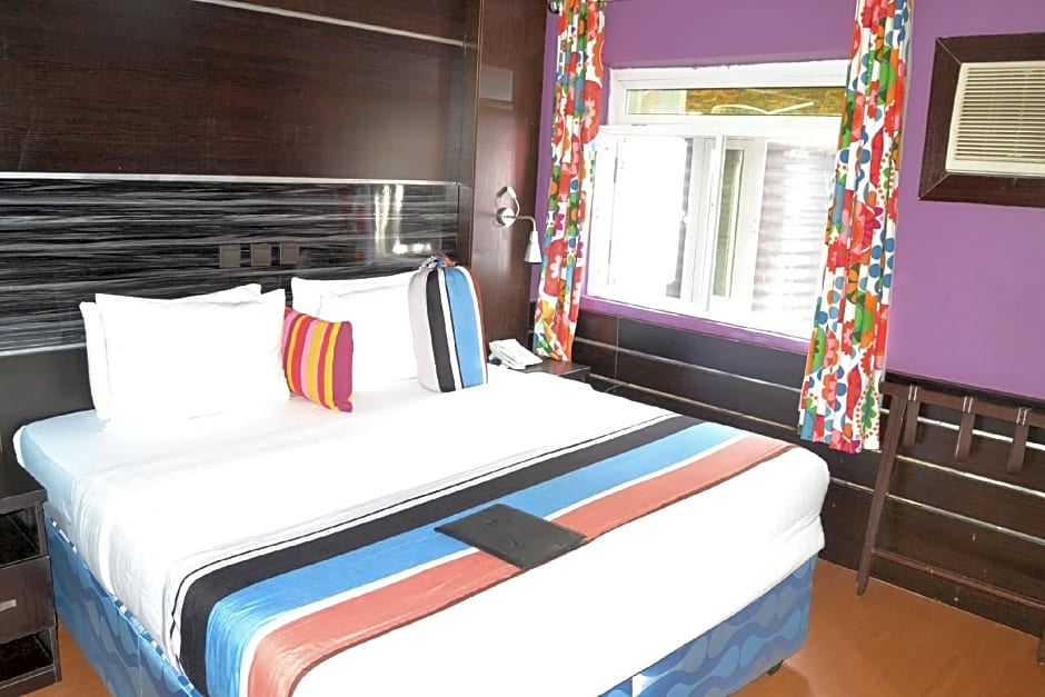 Wise Penny Suites and Spa