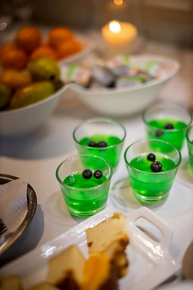 Pod Wzgórzem Bed & Breakfast