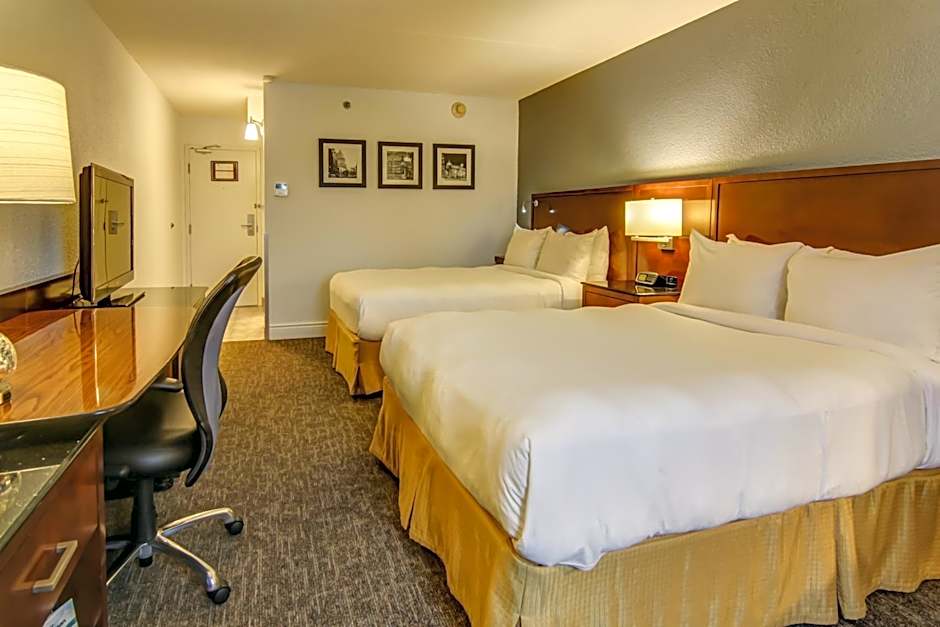 Centre De Congres Et Hotel La Sagueneenne