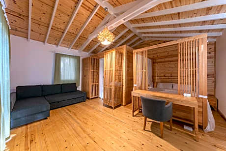 Superior King Suite