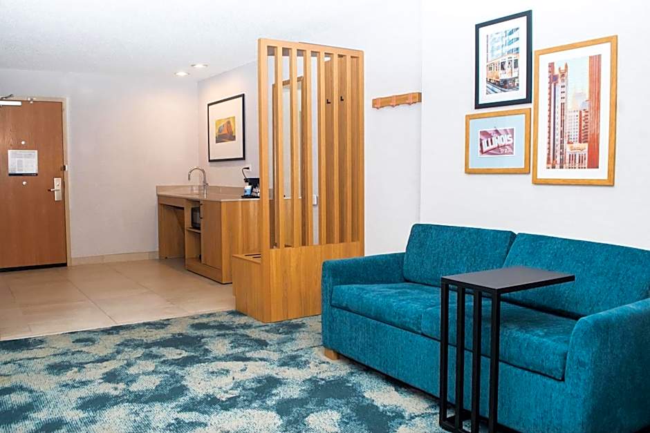 Hampton Inn & Suites Addison