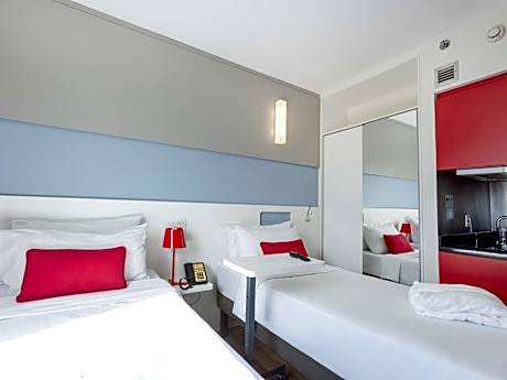 Superior apartment with two single beds and equipped kitchen