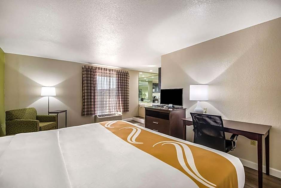 Quality Inn & Suites Quincy - Downtown