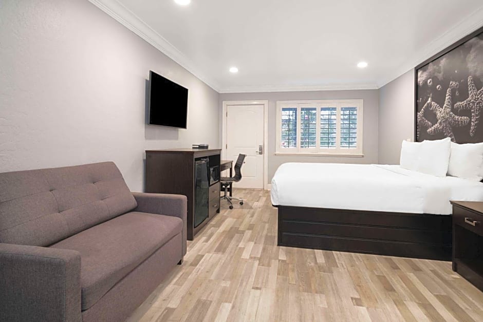 Aura Inn Monterey