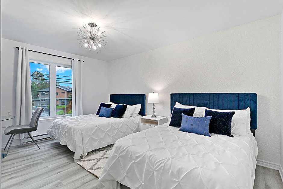 Le 900 Tremblant Inn Café and Bistro