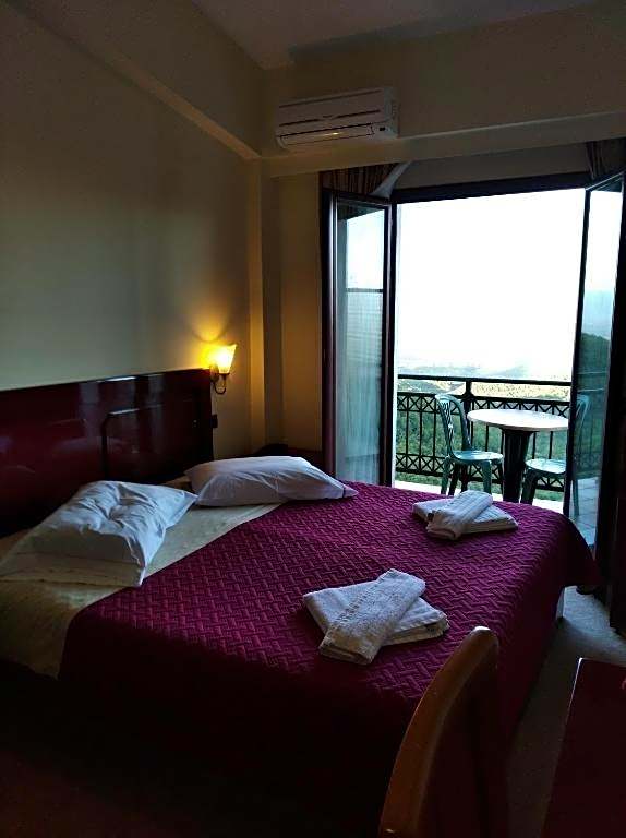 Hotel Isaraiko Spiti Agia Theodora