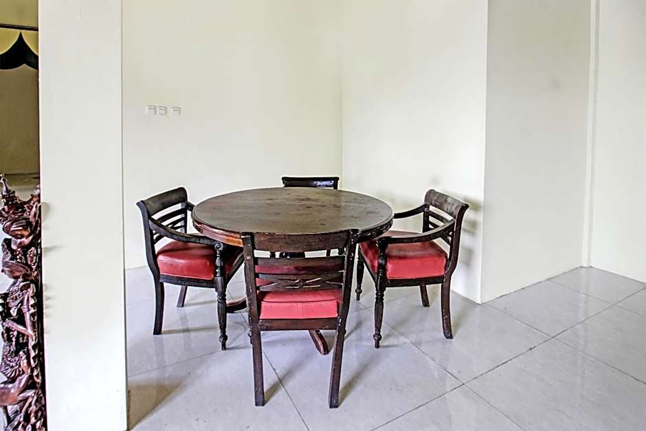 OYO 91739 Ayu Bypass MansionNearBundaran Gerung