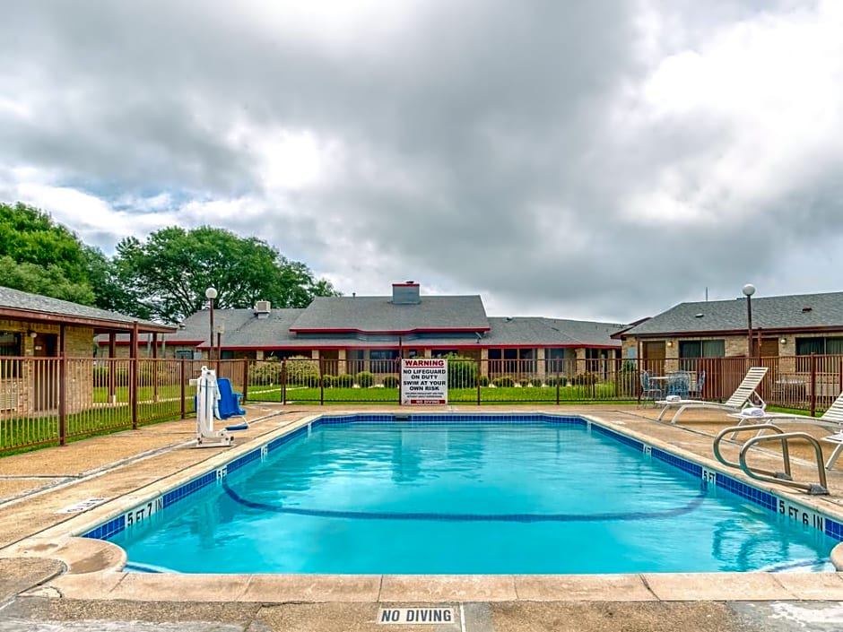 OYO Hotel Lockhart TX