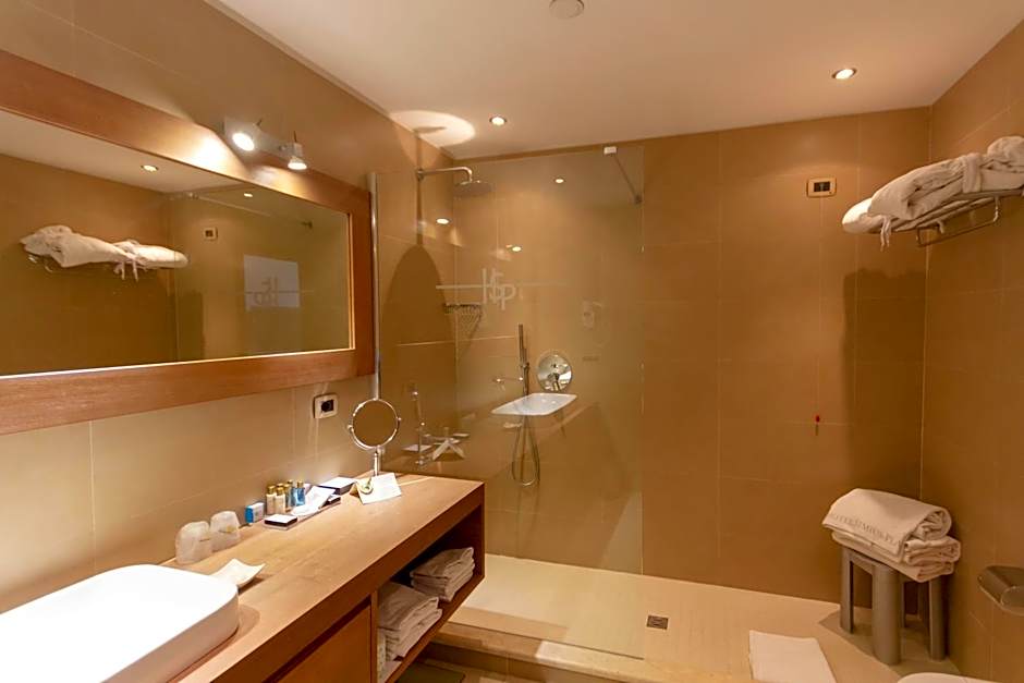 Photo 1 of 5 of Suite