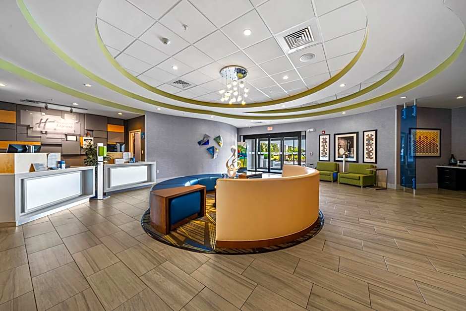 Holiday Inn Express & Suites Lakeland South By IHG