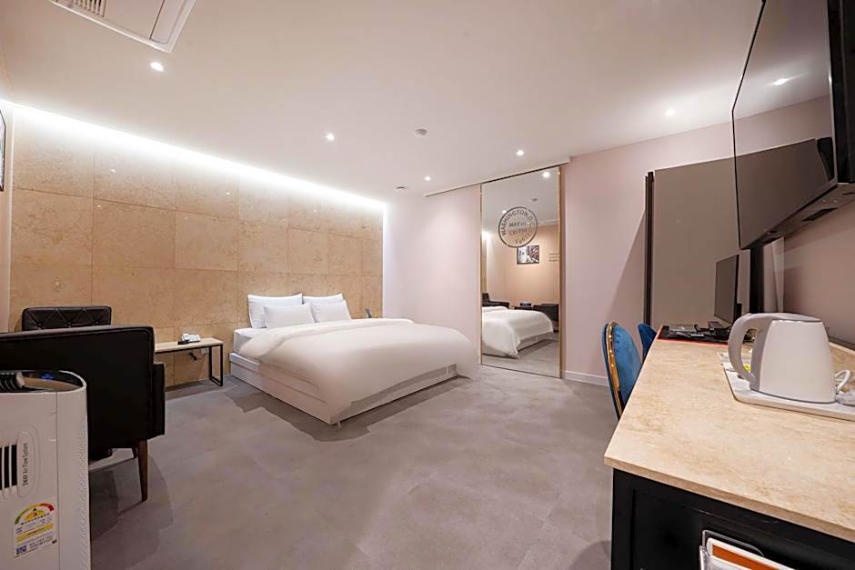 Hotel Millennium