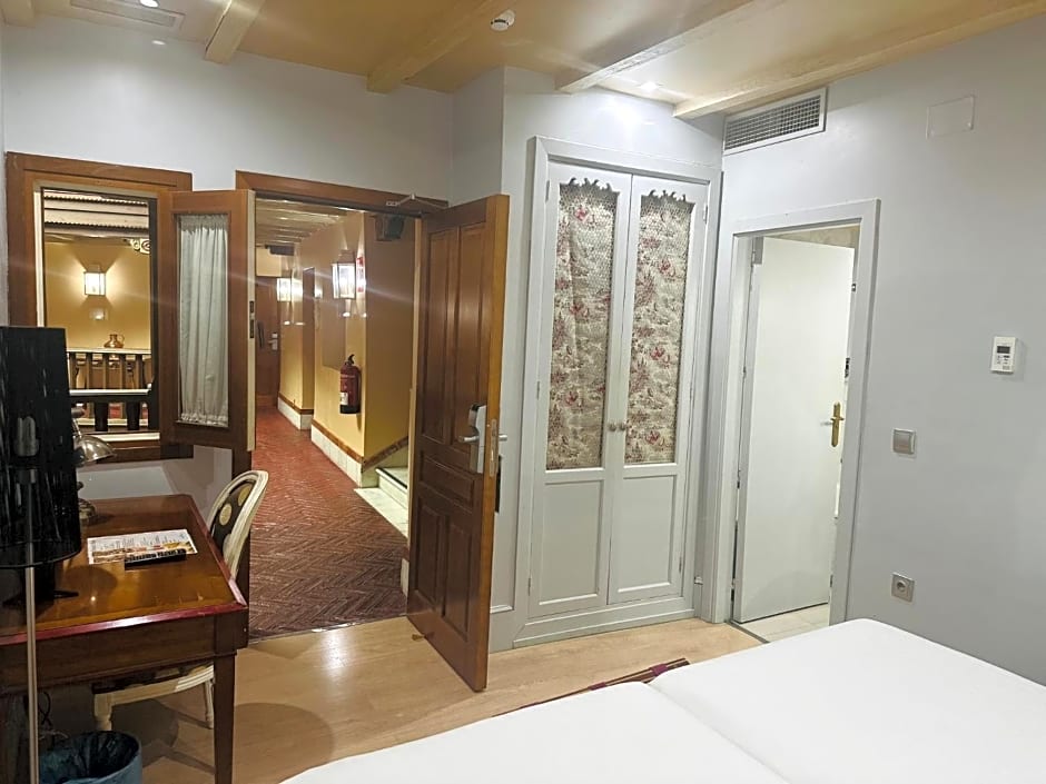 Photo 1 of 4 of Interior Room
