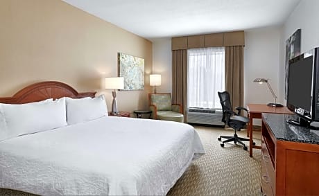 1 King Accessible Whirlpool Room