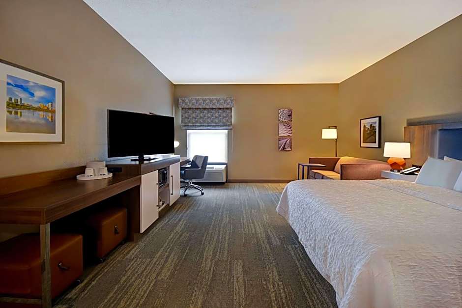 Hampton Inn By Hilton Birmingham-Colonnade 280
