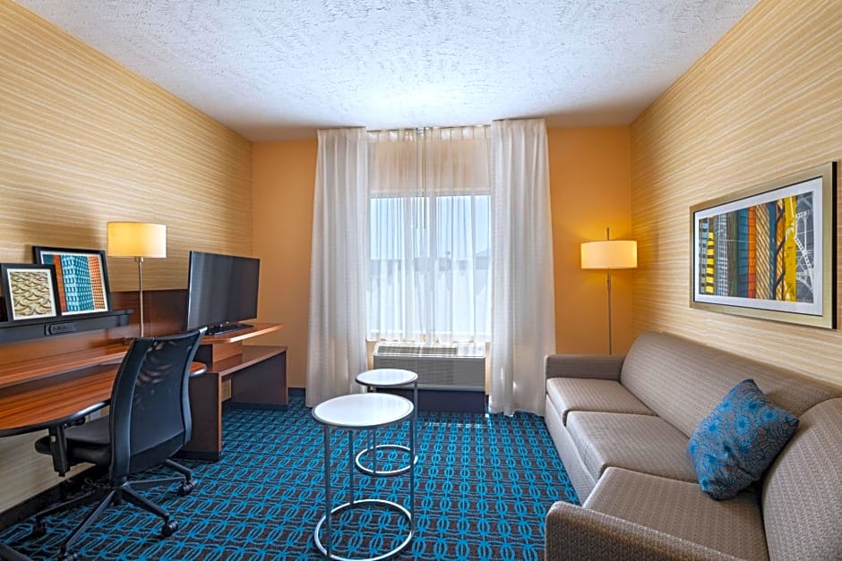 Fairfield Inn & Suites by Marriott Lincoln Airport