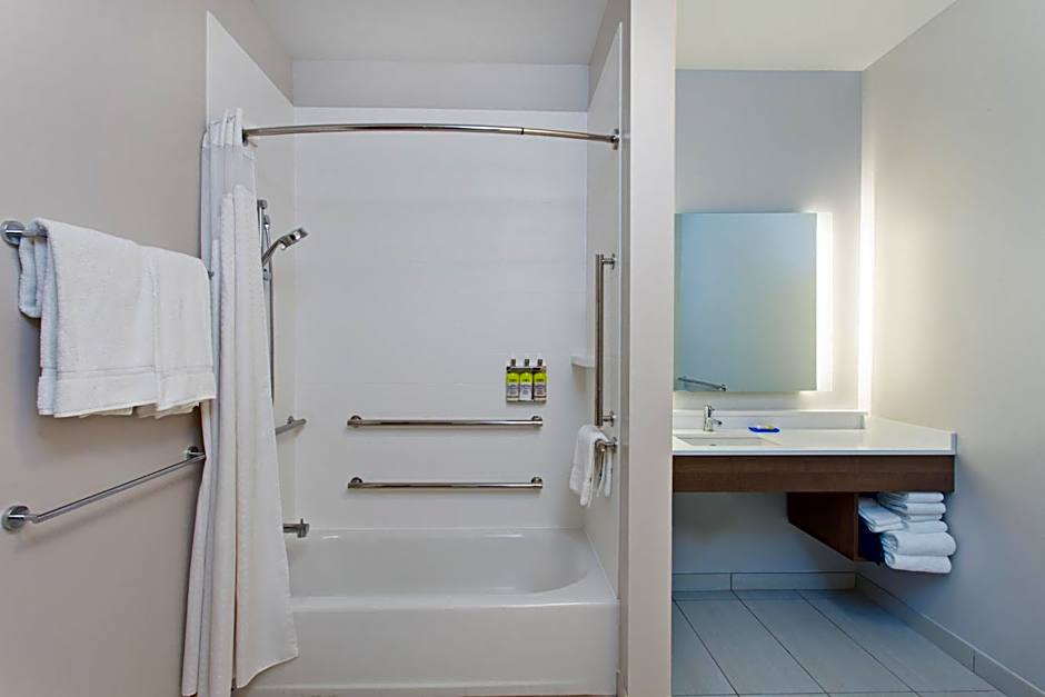 Holiday Inn Express and Suites Moses Lake By IHG