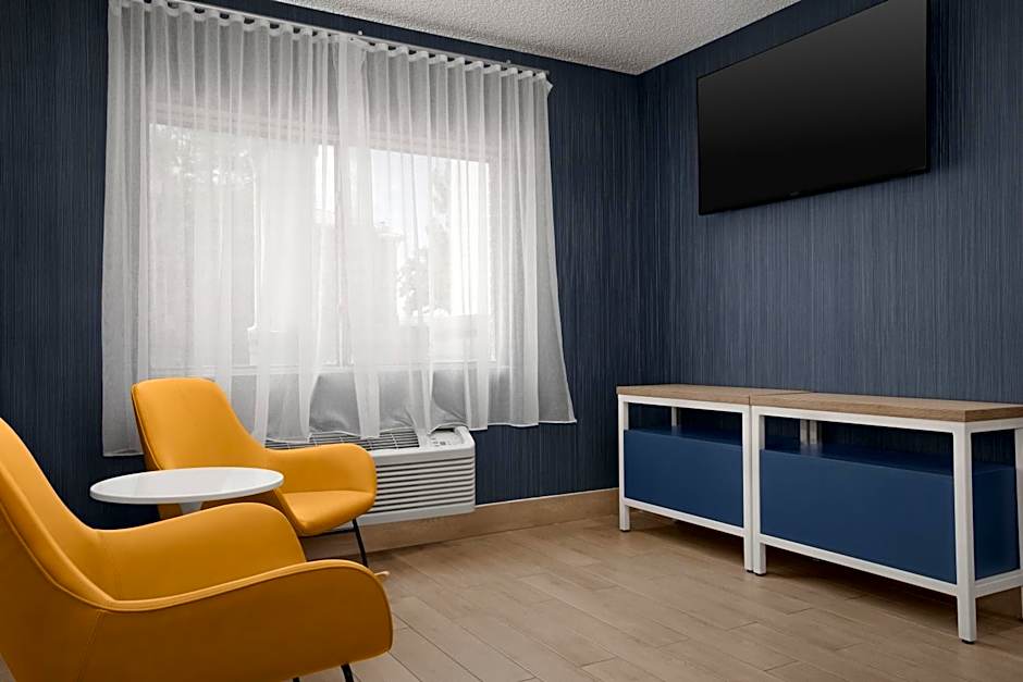 Spark by Hilton Lakewood Denver Southwest