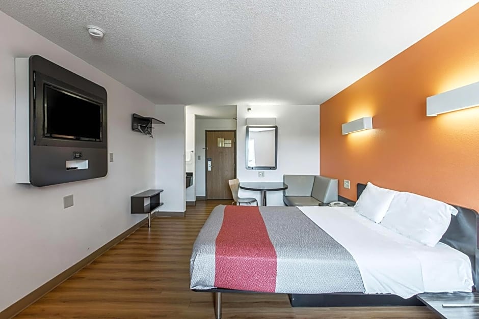 Motel 6 Omaha, NE