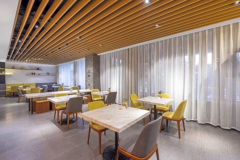 Atour Hotel Zhangjiakou High-Speed Railway Station